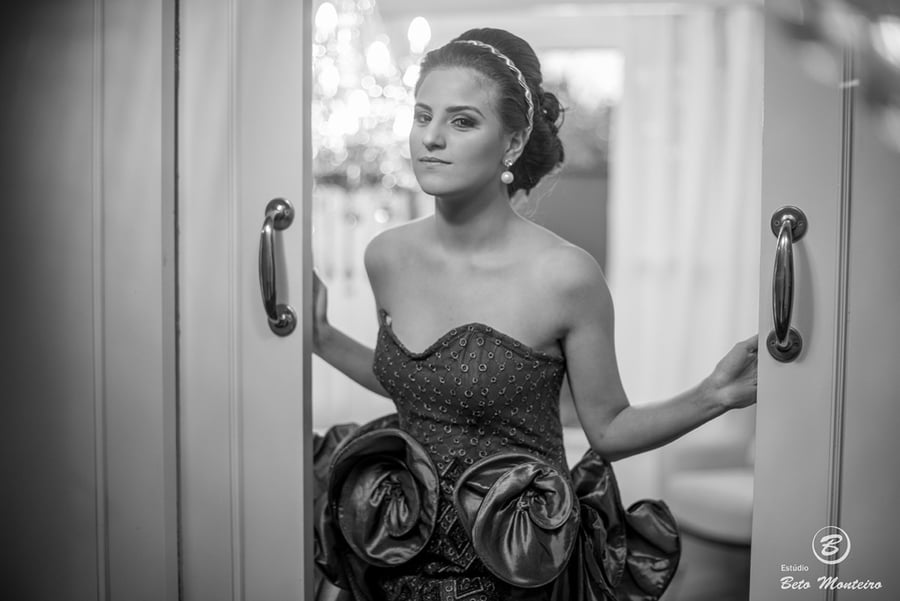 fotografo 15 anos curitiba - cinegrafista 15 anos curitiba - 15 anos curitiba - debutante - aniversario de 15 anos - manuela correa - fotografia - book de fotos - curitiba - estudio beto monteiro - casa donaire - vestido vermelho com dourado