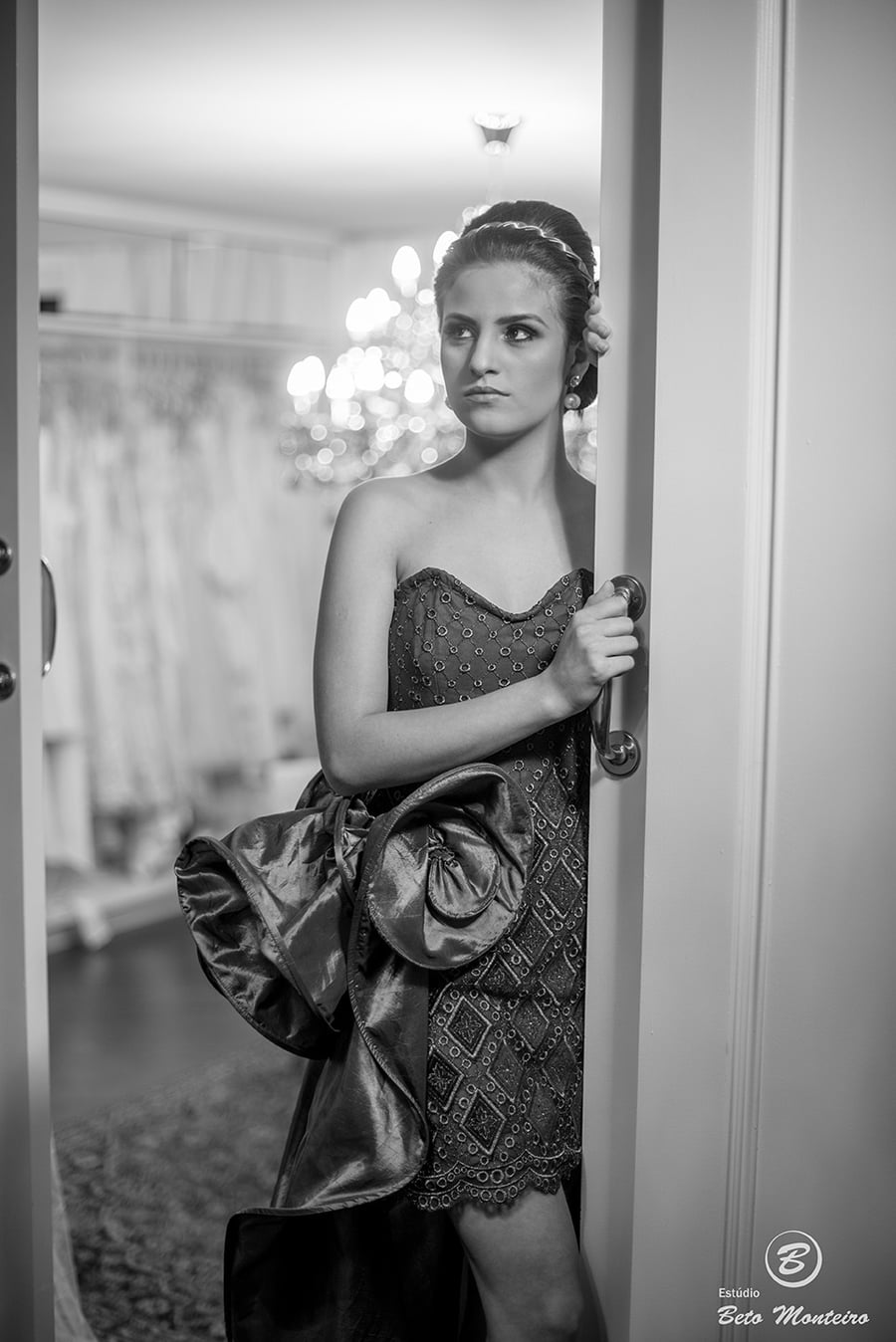 fotografo 15 anos curitiba - cinegrafista 15 anos curitiba - 15 anos curitiba - debutante - aniversario de 15 anos - manuela correa - fotografia - book de fotos - curitiba - estudio beto monteiro - casa donaire - vestido vermelho com dourado