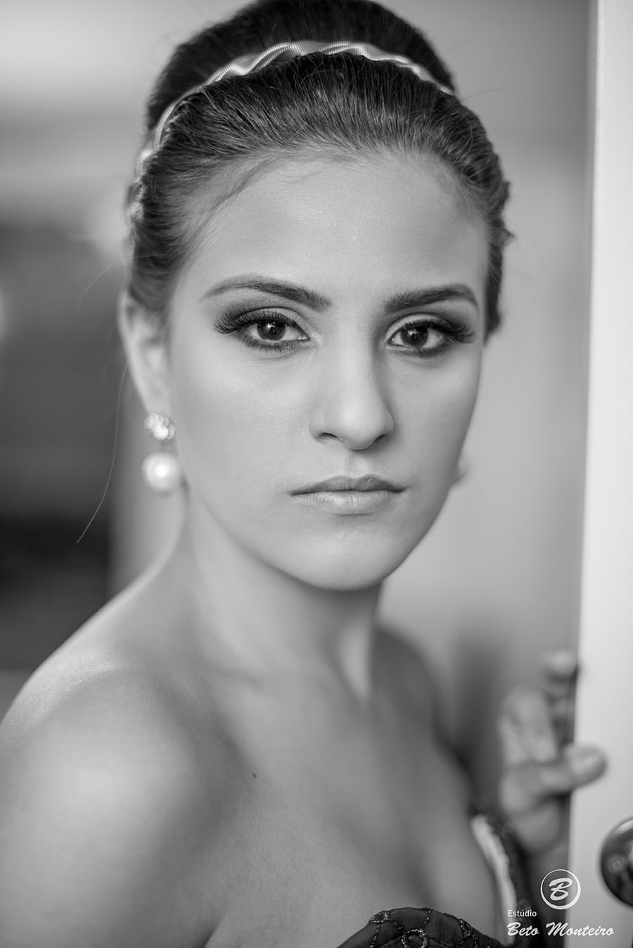 fotografo 15 anos curitiba - cinegrafista 15 anos curitiba - 15 anos curitiba - debutante - aniversario de 15 anos - manuela correa - fotografia - book de fotos - curitiba - estudio beto monteiro - casa donaire - vestido vermelho com dourado