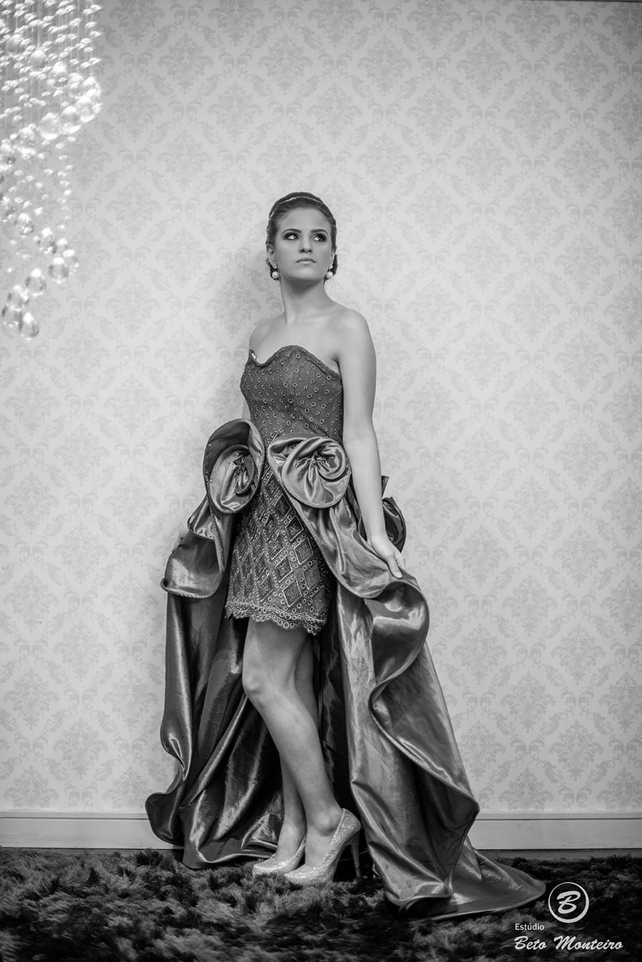 fotografo 15 anos curitiba - cinegrafista 15 anos curitiba - 15 anos curitiba - debutante - aniversario de 15 anos - manuela correa - fotografia - book de fotos - curitiba - estudio beto monteiro - casa donaire - vestido vermelho com dourado