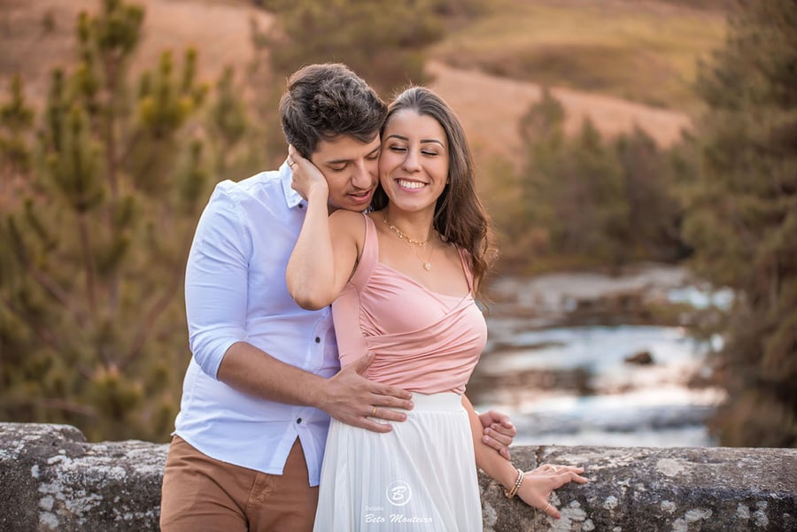Casamento - Pré-Casamento - Pré-wedding - Trash the dress - Book de casal - Sessão de noivos - Estúdio Beto Monteiro - Curitiba - rio - montanha - floresta - violão - cantora - ceu azul - recanto dos papagaios - palmeira - Clarissa Bastos e Lucas Moreno