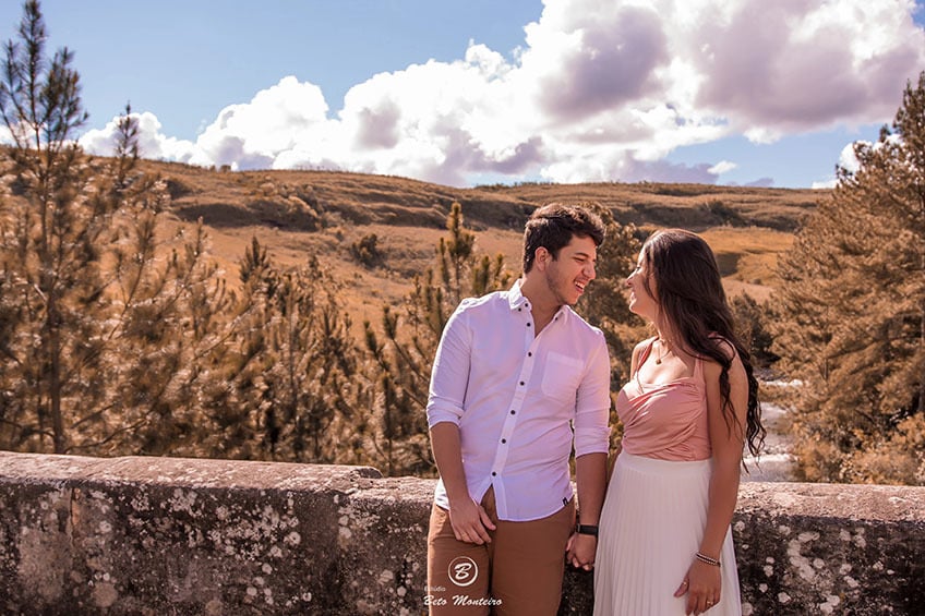 Casamento - Pré-Casamento - Pré-wedding - Trash the dress - Book de casal - Sessão de noivos - Estúdio Beto Monteiro - Curitiba - rio - montanha - floresta - violão - cantora - ceu azul - recanto dos papagaios - palmeira - Clarissa Bastos e Lucas Moreno