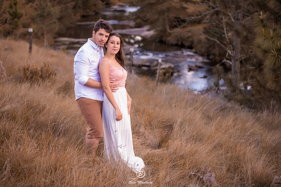 Casamento - Pré-Casamento - Pré-wedding - Trash the dress - Book de casal - Sessão de noivos - Estúdio Beto Monteiro - Curitiba - rio - montanha - floresta - violão - cantora - ceu azul - recanto dos papagaios - palmeira - Clarissa Bastos e Lucas Moreno