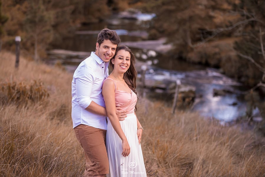 Casamento - Pré-Casamento - Pré-wedding - Trash the dress - Book de casal - Sessão de noivos - Estúdio Beto Monteiro - Curitiba - rio - montanha - floresta - violão - cantora - ceu azul - recanto dos papagaios - palmeira - Clarissa Bastos e Lucas Moreno