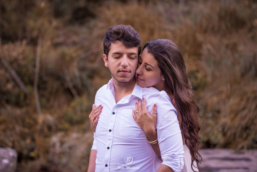 Casamento - Pré-Casamento - Pré-wedding - Trash the dress - Book de casal - Sessão de noivos - Estúdio Beto Monteiro - Curitiba - rio - montanha - floresta - violão - cantora - ceu azul - recanto dos papagaios - palmeira - Clarissa Bastos e Lucas Moreno