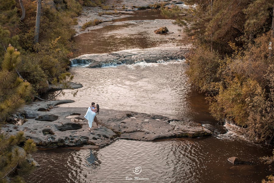 Casamento - Pré-Casamento - Pré-wedding - Trash the dress - Book de casal - Sessão de noivos - Estúdio Beto Monteiro - Curitiba - rio - montanha - floresta - violão - cantora - ceu azul - recanto dos papagaios - palmeira - Clarissa Bastos e Lucas Moreno