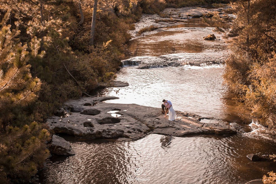 Casamento - Pré-Casamento - Pré-wedding - Trash the dress - Book de casal - Sessão de noivos - Estúdio Beto Monteiro - Curitiba - rio - montanha - floresta - violão - cantora - ceu azul - recanto dos papagaios - palmeira - Clarissa Bastos e Lucas Moreno