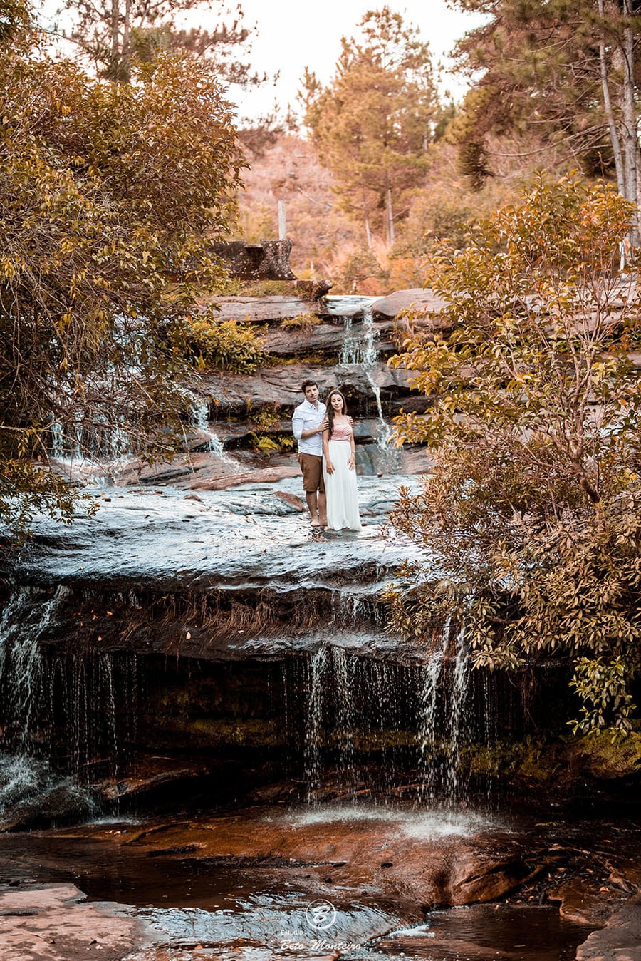 Casamento - Pré-Casamento - Pré-wedding - Trash the dress - Book de casal - Sessão de noivos - Estúdio Beto Monteiro - Curitiba - rio - montanha - floresta - violão - cantora - ceu azul - recanto dos papagaios - palmeira - Clarissa Bastos e Lucas Moreno