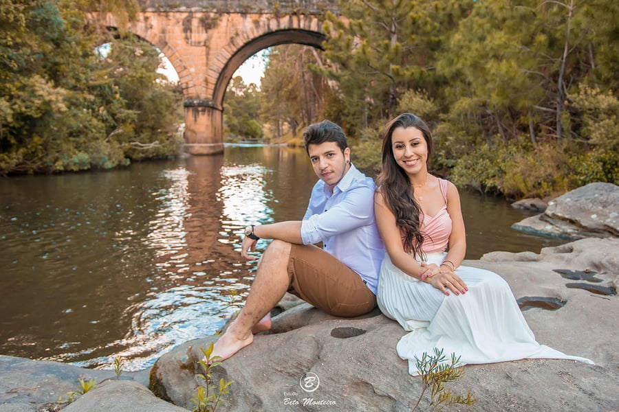 Casamento - Pré-Casamento - Pré-wedding - Trash the dress - Book de casal - Sessão de noivos - Estúdio Beto Monteiro - Curitiba - rio - montanha - floresta - violão - cantora - ceu azul - recanto dos papagaios - palmeira - Clarissa Bastos e Lucas Moreno