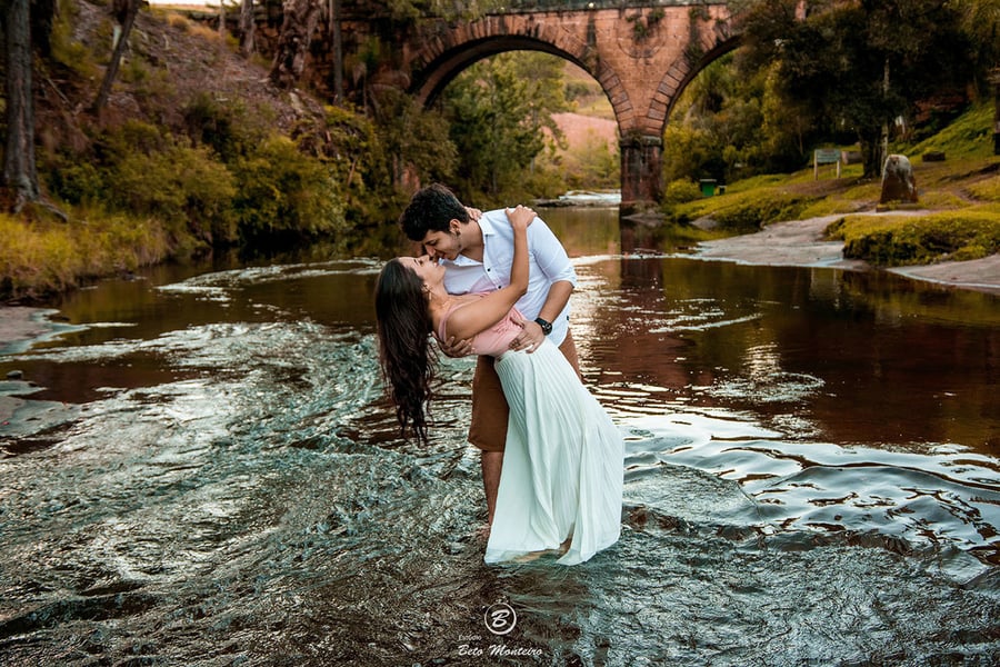 Casamento - Pré-Casamento - Pré-wedding - Trash the dress - Book de casal - Sessão de noivos - Estúdio Beto Monteiro - Curitiba - rio - montanha - floresta - violão - cantora - ceu azul - recanto dos papagaios - palmeira - Clarissa Bastos e Lucas Moreno