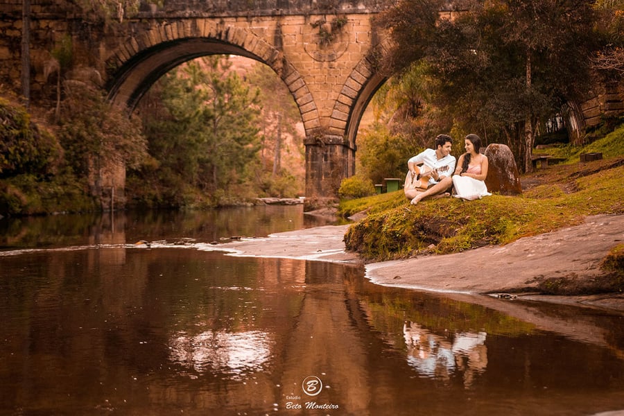 Casamento - Pré-Casamento - Pré-wedding - Trash the dress - Book de casal - Sessão de noivos - Estúdio Beto Monteiro - Curitiba - rio - montanha - floresta - violão - cantora - ceu azul - recanto dos papagaios - palmeira - Clarissa Bastos e Lucas Moreno