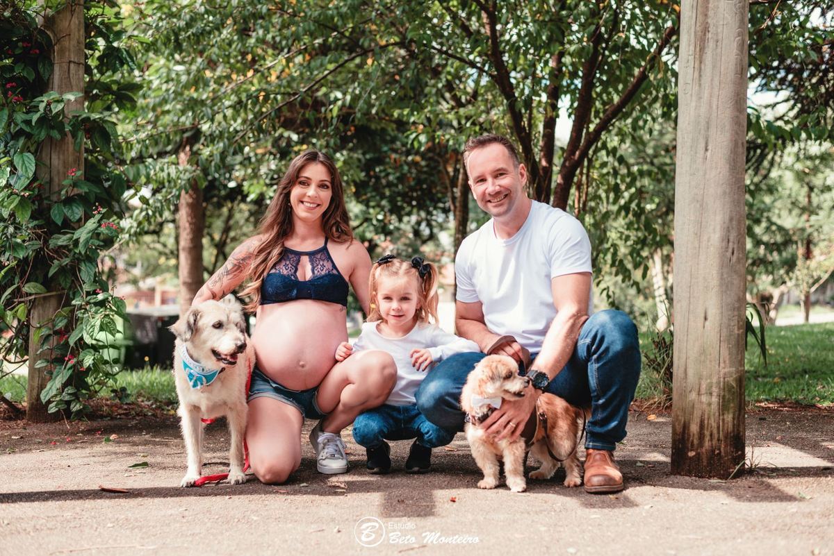 Book Gestante e Família em Curitiba - Book de gestante em estúdio - ensaio de gestante - book em estúdio - book externo - ensaio gestante externo - sessão fotográfica - Grávida - Gestação - Estúdio Beto Monteiro - Pâmela- Renato - Julieta - Lorenzo - Pets