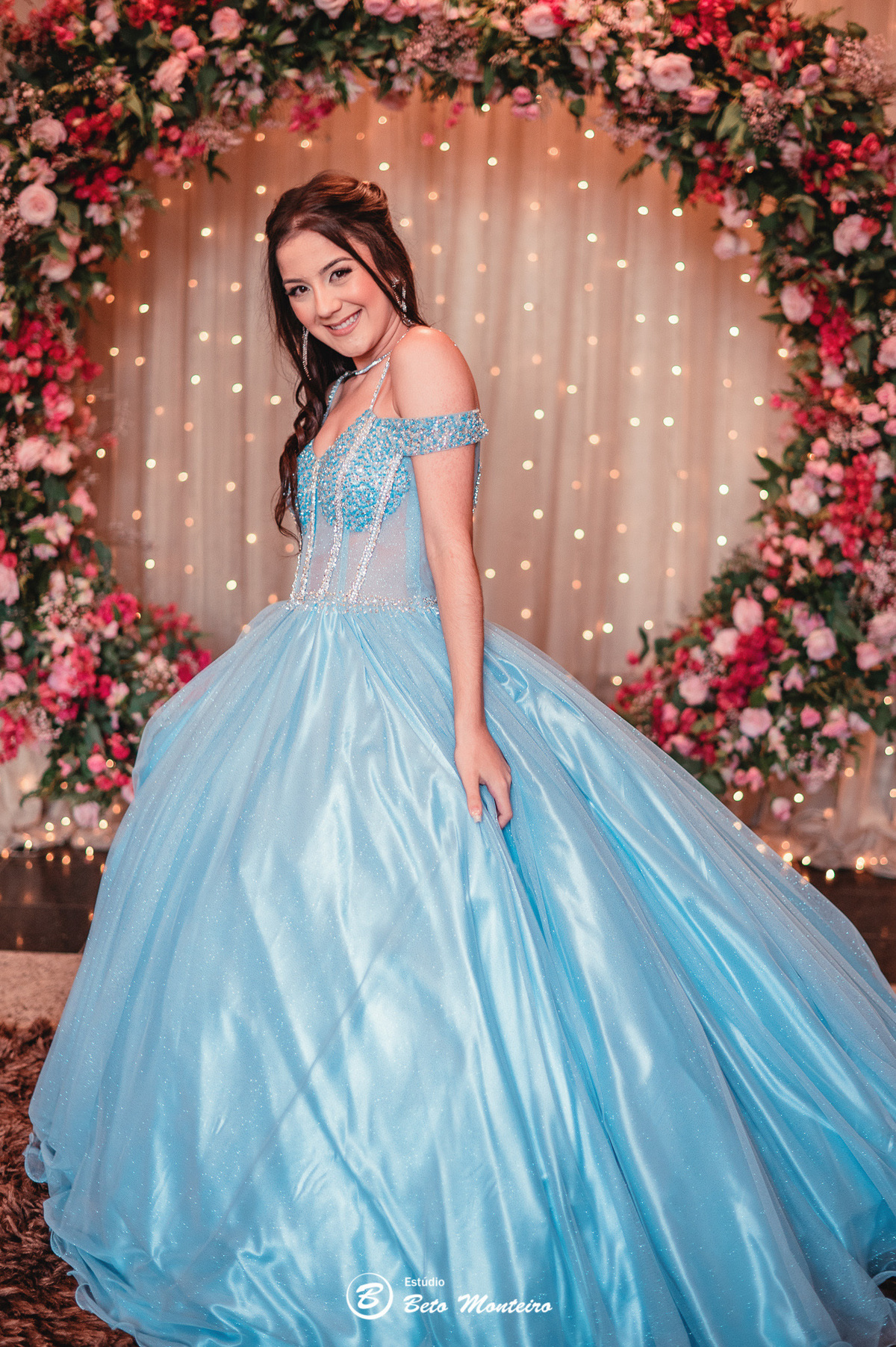 Aniversário de 15 anos - Foto e Filmagem - Debutante - Estúdio Beto Monteiro - Curitiba - fotografo de 15 anos - sessao de fotos - book de 15 anos - fotografo - Maria eduarda rossato - castello reale - pedro aquino - sol cerimonial - vestido azul