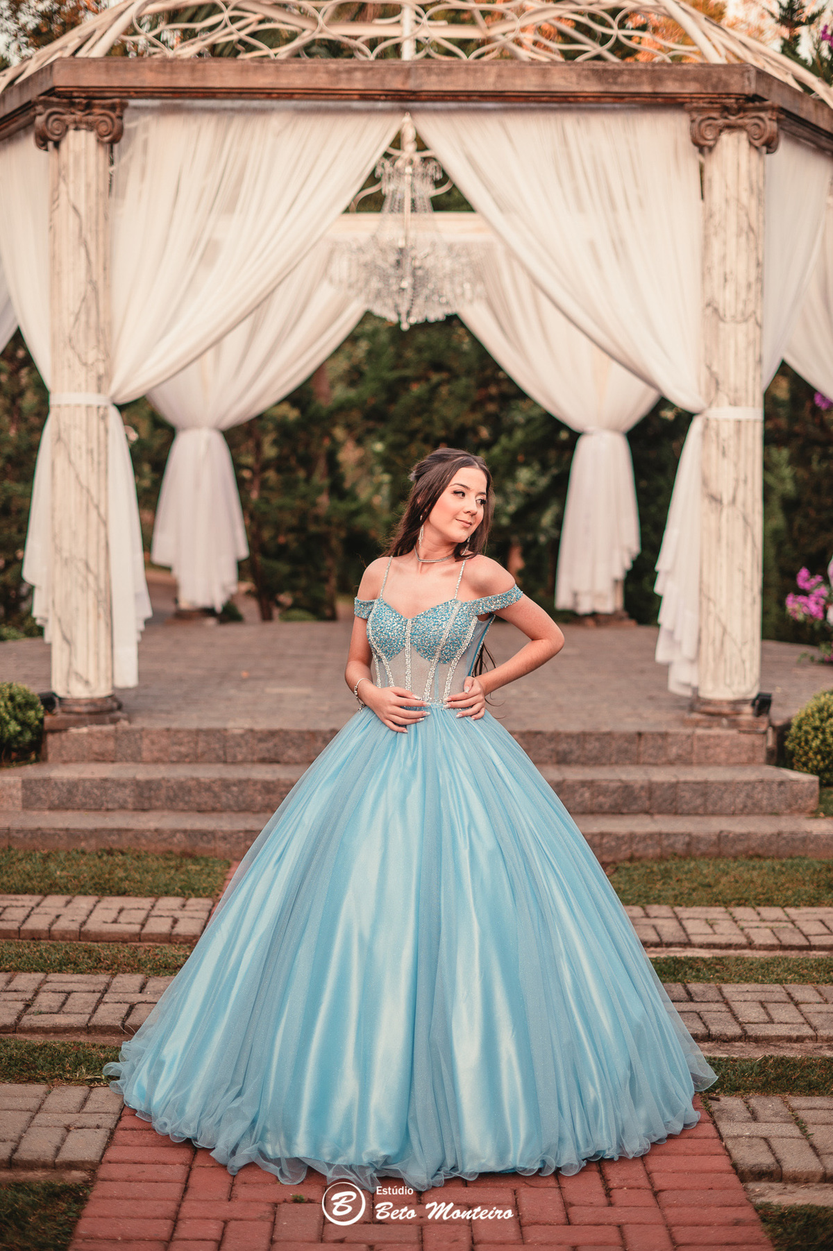Aniversário de 15 anos - Foto e Filmagem - Debutante - Estúdio Beto Monteiro - Curitiba - fotografo de 15 anos - sessao de fotos - book de 15 anos - fotografo - Maria eduarda rossato - castello reale - pedro aquino - sol cerimonial - vestido azul