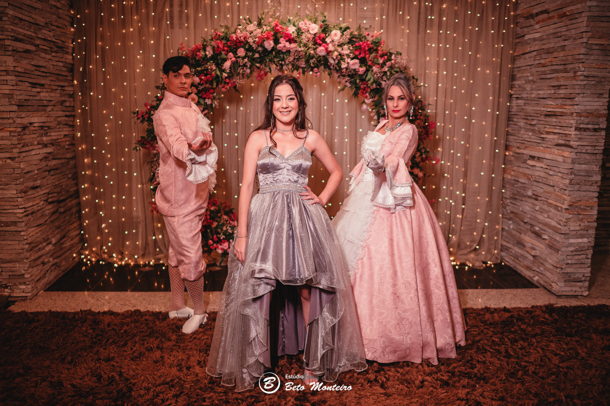 Aniversário de 15 anos - Foto e Filmagem - Debutante - Estúdio Beto Monteiro - Curitiba - fotografo de 15 anos - sessao de fotos - book de 15 anos - fotografo - Maria eduarda rossato - castello reale - pedro aquino - sol cerimonial - vestido azul