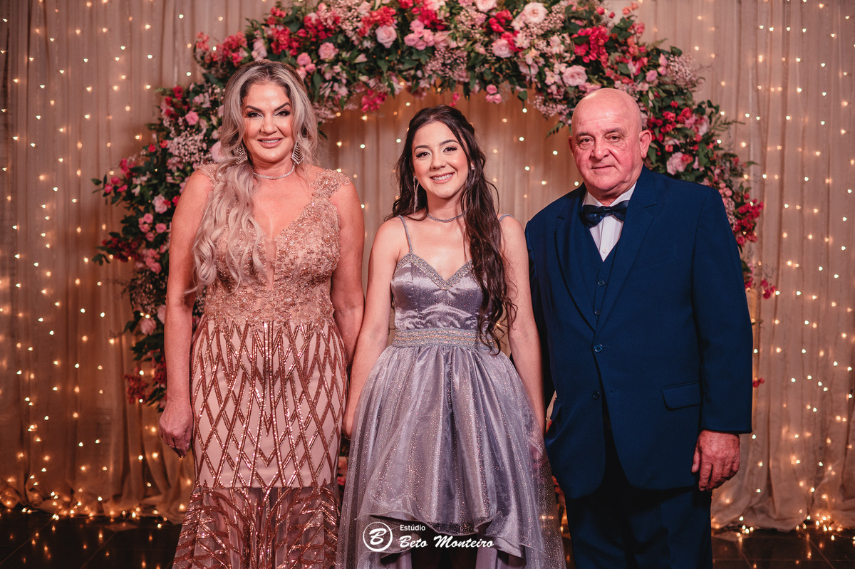 Aniversário de 15 anos - Foto e Filmagem - Debutante - Estúdio Beto Monteiro - Curitiba - fotografo de 15 anos - sessao de fotos - book de 15 anos - fotografo - Maria eduarda rossato - castello reale - pedro aquino - sol cerimonial - vestido azul