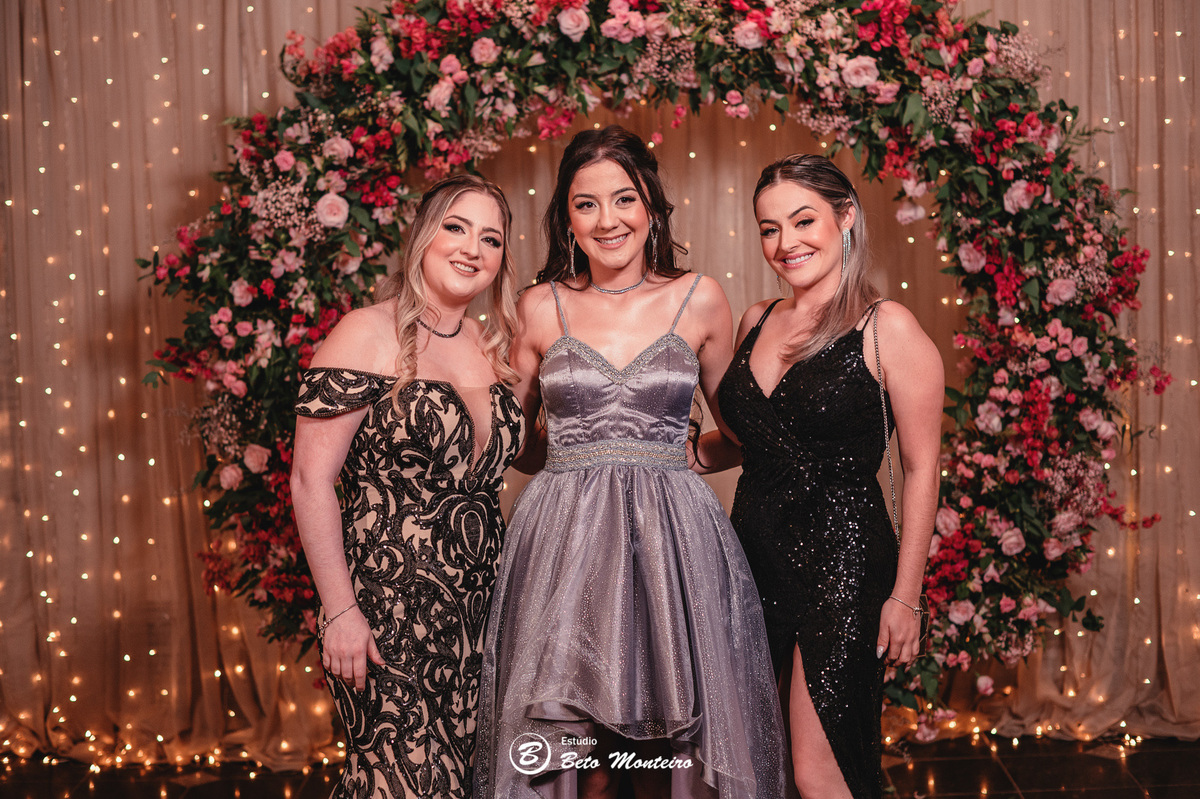 Aniversário de 15 anos - Foto e Filmagem - Debutante - Estúdio Beto Monteiro - Curitiba - fotografo de 15 anos - sessao de fotos - book de 15 anos - fotografo - Maria eduarda rossato - castello reale - pedro aquino - sol cerimonial - vestido azul