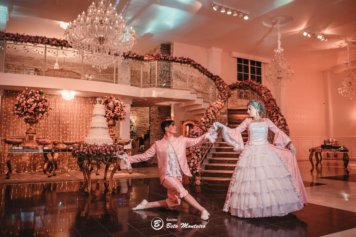 Aniversário de 15 anos - Foto e Filmagem - Debutante - Estúdio Beto Monteiro - Curitiba - fotografo de 15 anos - sessao de fotos - book de 15 anos - fotografo - Maria eduarda rossato - castello reale - pedro aquino - sol cerimonial - vestido azul