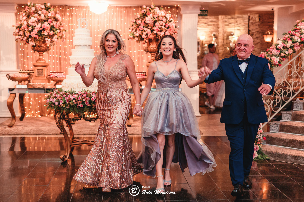 Aniversário de 15 anos - Foto e Filmagem - Debutante - Estúdio Beto Monteiro - Curitiba - fotografo de 15 anos - sessao de fotos - book de 15 anos - fotografo - Maria eduarda rossato - castello reale - pedro aquino - sol cerimonial - vestido azul