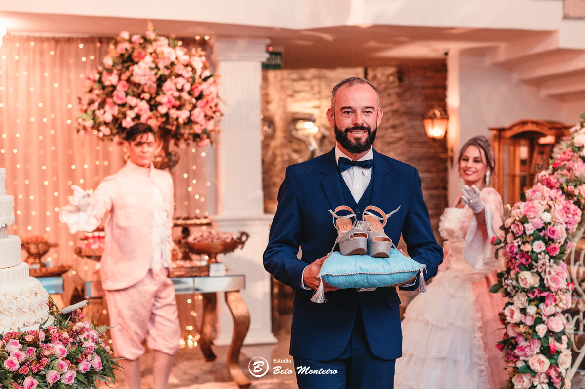 Aniversário de 15 anos - Foto e Filmagem - Debutante - Estúdio Beto Monteiro - Curitiba - fotografo de 15 anos - sessao de fotos - book de 15 anos - fotografo - Maria eduarda rossato - castello reale - pedro aquino - sol cerimonial - vestido azul