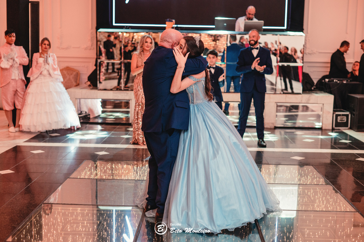 Aniversário de 15 anos - Foto e Filmagem - Debutante - Estúdio Beto Monteiro - Curitiba - fotografo de 15 anos - sessao de fotos - book de 15 anos - fotografo - Maria eduarda rossato - castello reale - pedro aquino - sol cerimonial - vestido azul