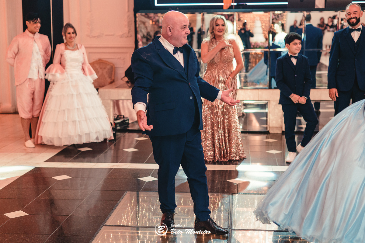 Aniversário de 15 anos - Foto e Filmagem - Debutante - Estúdio Beto Monteiro - Curitiba - fotografo de 15 anos - sessao de fotos - book de 15 anos - fotografo - Maria eduarda rossato - castello reale - pedro aquino - sol cerimonial - vestido azul