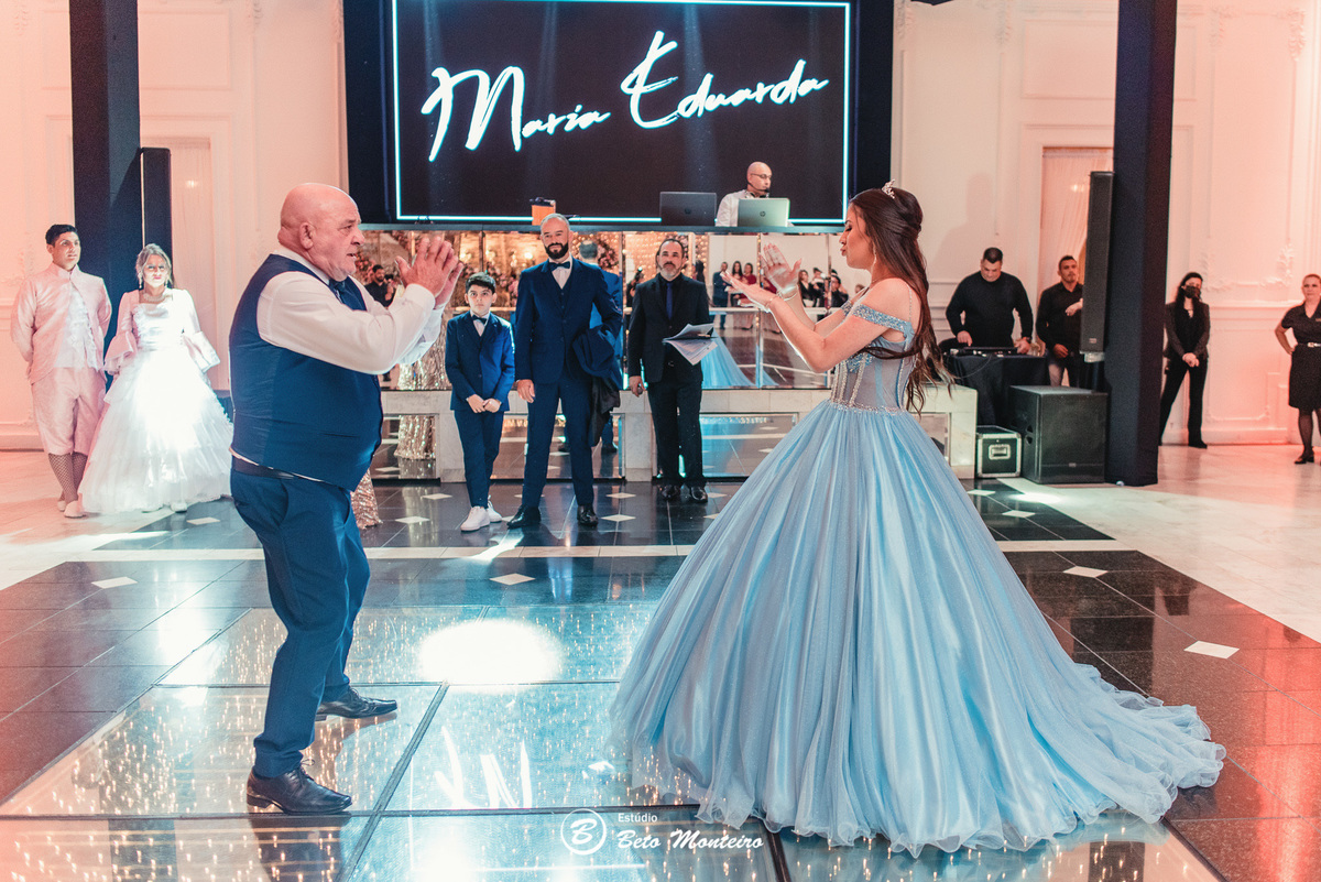 Aniversário de 15 anos - Foto e Filmagem - Debutante - Estúdio Beto Monteiro - Curitiba - fotografo de 15 anos - sessao de fotos - book de 15 anos - fotografo - Maria eduarda rossato - castello reale - pedro aquino - sol cerimonial - vestido azul