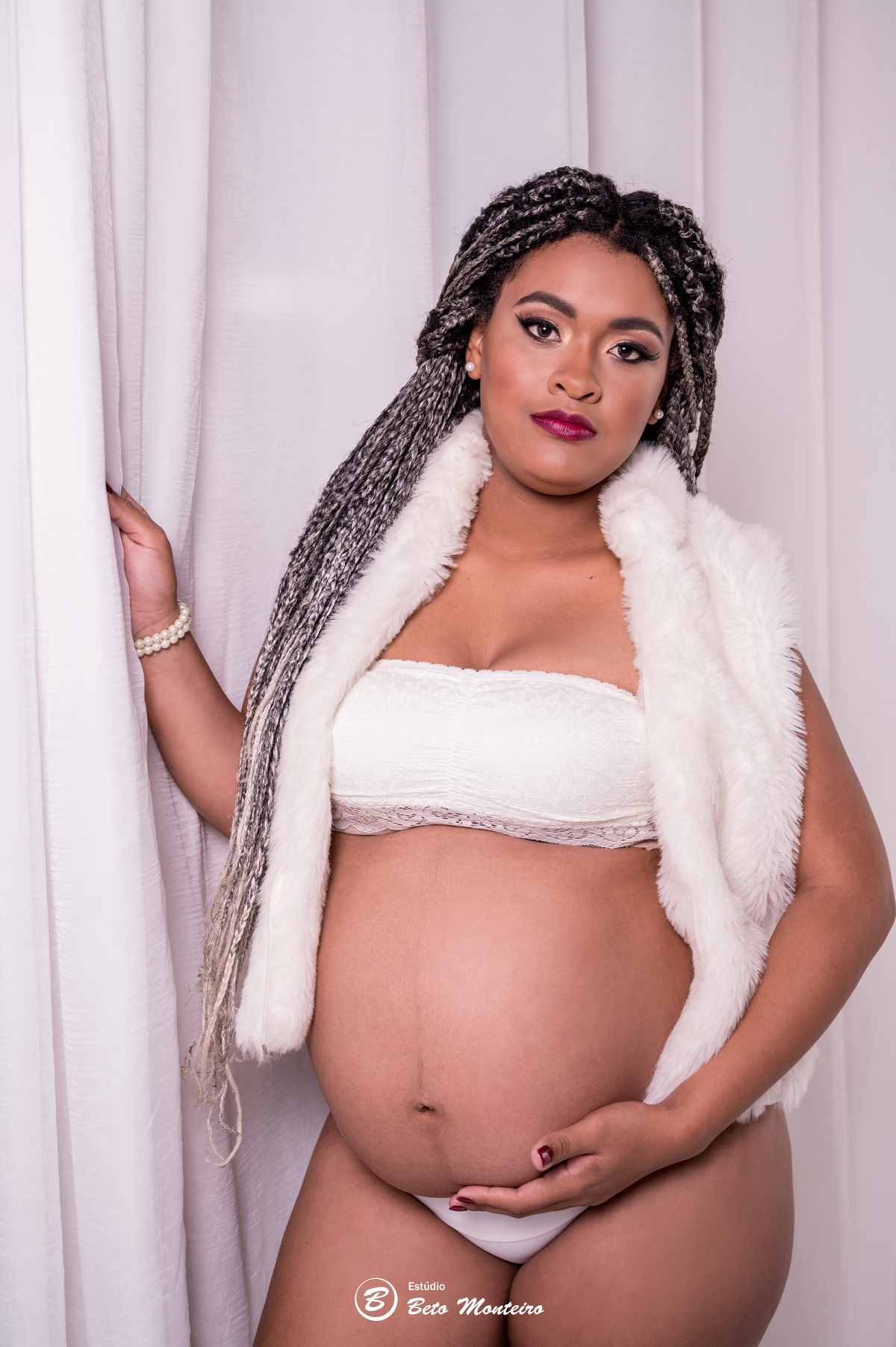 Book Gestante e Família em Curitiba - Book de gestante em estúdio - ensaio de gestante - book em estúdio - sessão fotográfica - Grávida - Gestação - Sessão de gestante - Estúdio Beto Monteiro - Mariana Sanchez - Mari - Mãe de menino