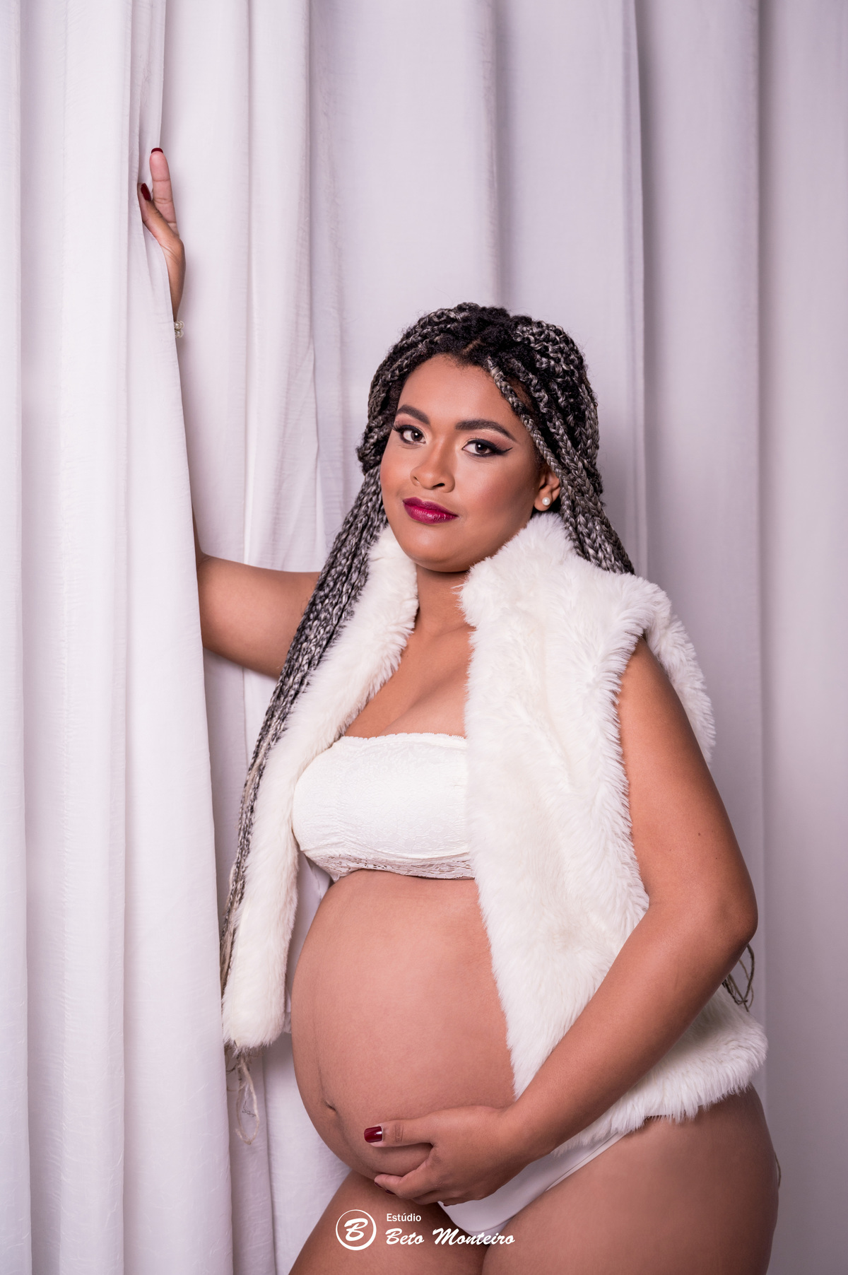 Book Gestante e Família em Curitiba - Book de gestante em estúdio - ensaio de gestante - book em estúdio - sessão fotográfica - Grávida - Gestação - Sessão de gestante - Estúdio Beto Monteiro - Mariana Sanchez - Mari - Mãe de menino