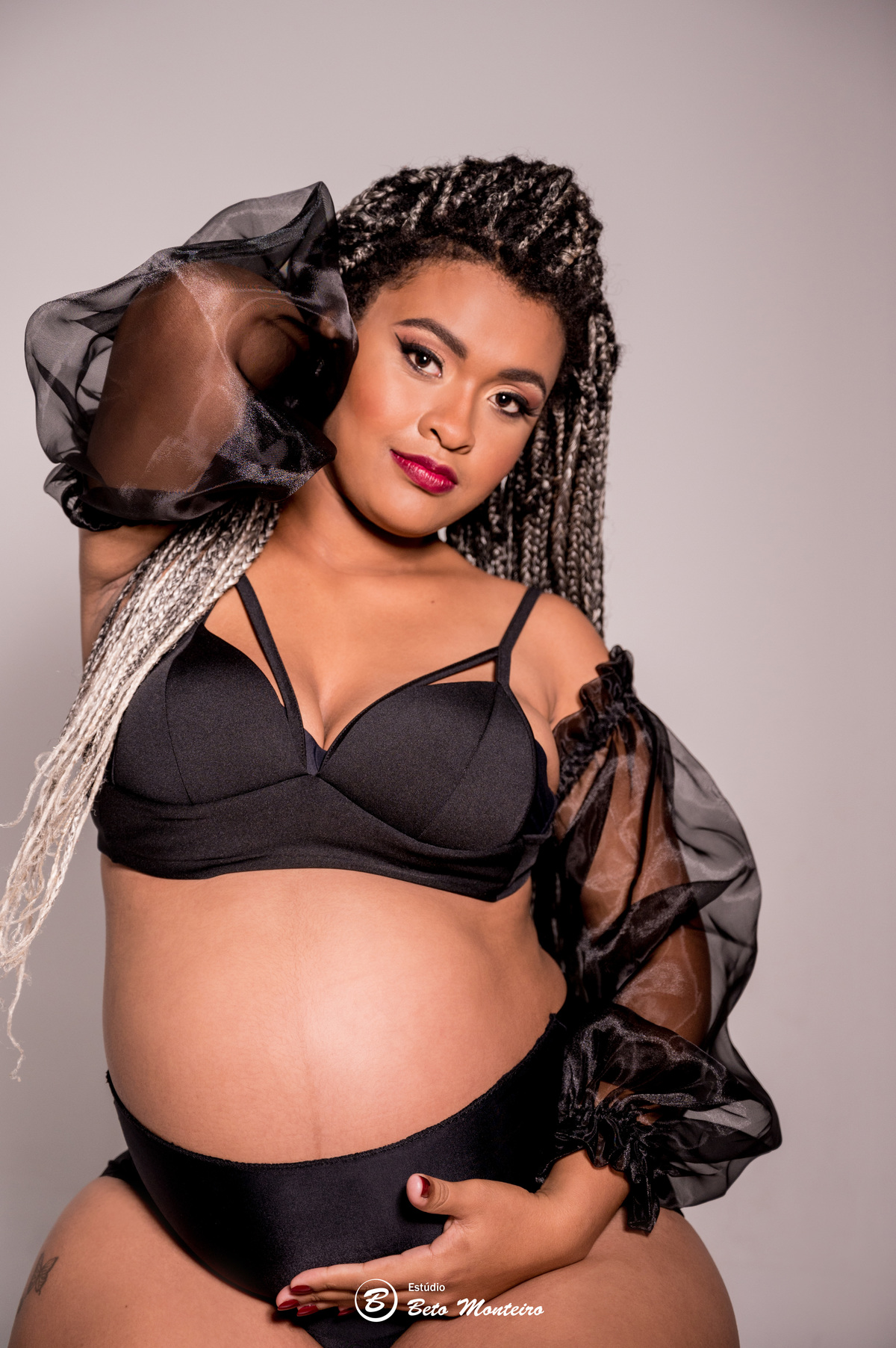 Book Gestante e Família em Curitiba - Book de gestante em estúdio - ensaio de gestante - book em estúdio - sessão fotográfica - Grávida - Gestação - Sessão de gestante - Estúdio Beto Monteiro - Mariana Sanchez - Mari - Mãe de menino
