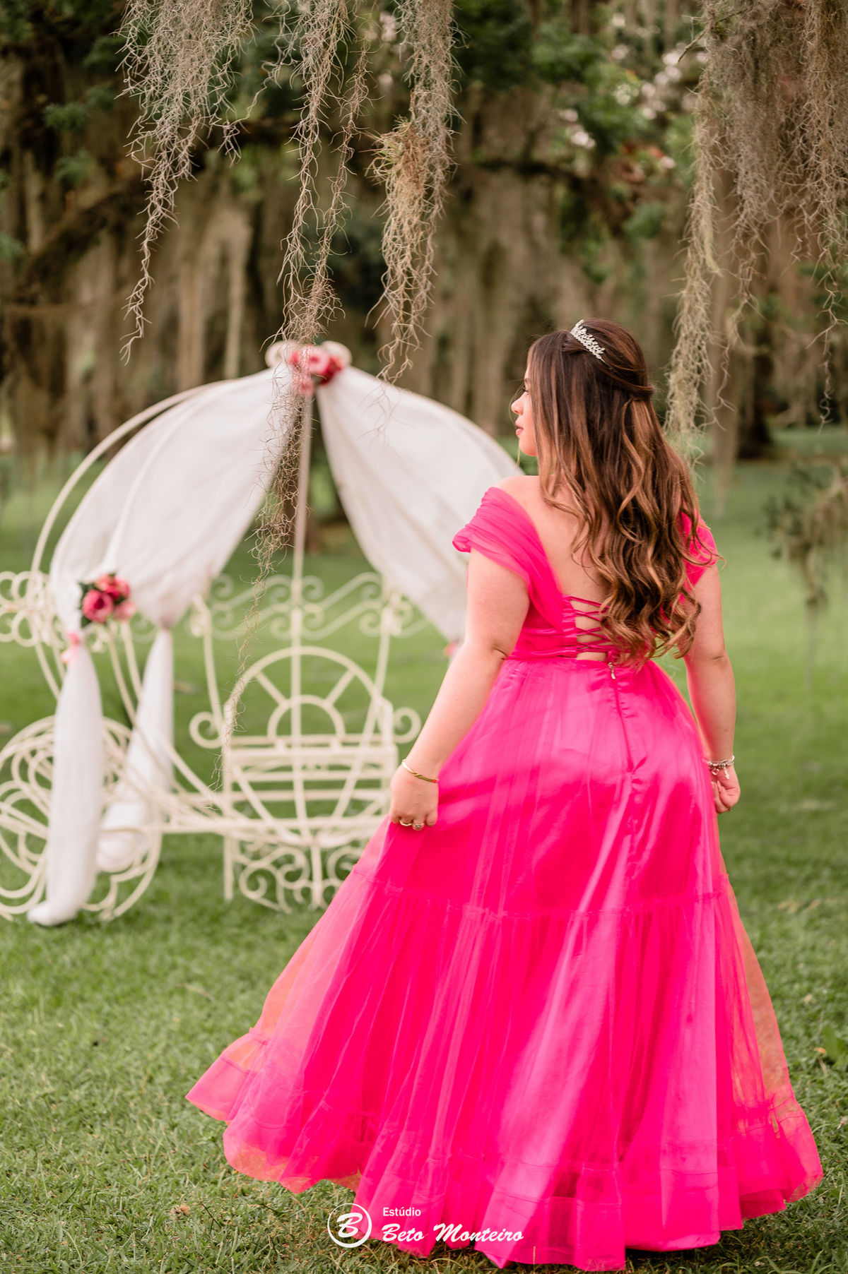 Aniversário de 15 anos - Foto e Filmagem - Debutante - Estúdio Beto Monteiro - Curitiba - fotografo de 15 anos - fotógrafa - sessão de fotos - book de fotos - book de 15 anos - fotografo - chácara ienkot - vestido de debutante - Isadora