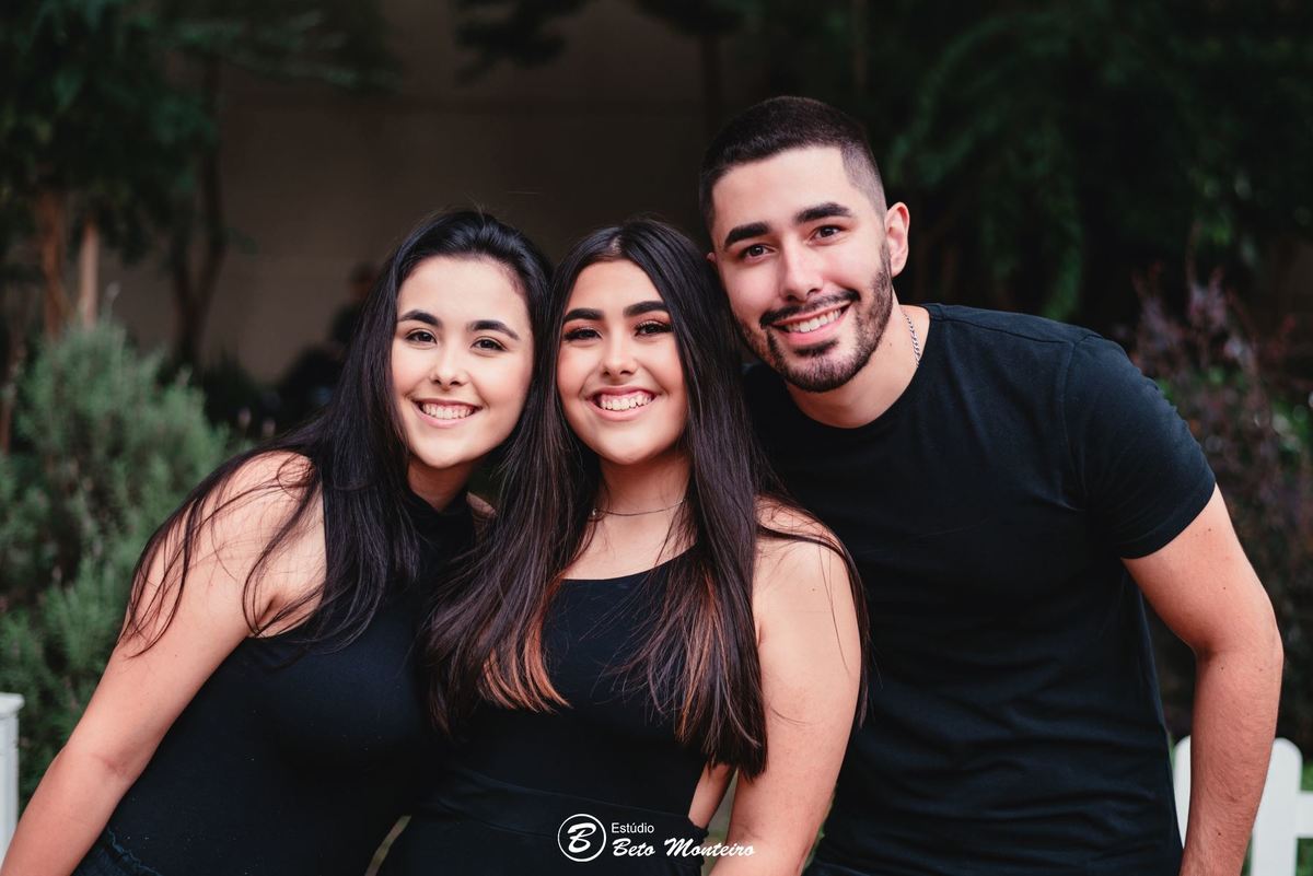 Aniversário de 15 anos - Foto e Filmagem - Debutante - Estúdio Beto Monteiro - Curitiba - fotografo de 15 anos - sessao de fotos - book de fotos - book de 15 anos - fotografa - book dos 15 - urbano - externo - street - Giovana - Giovana Toniolo - curitiba