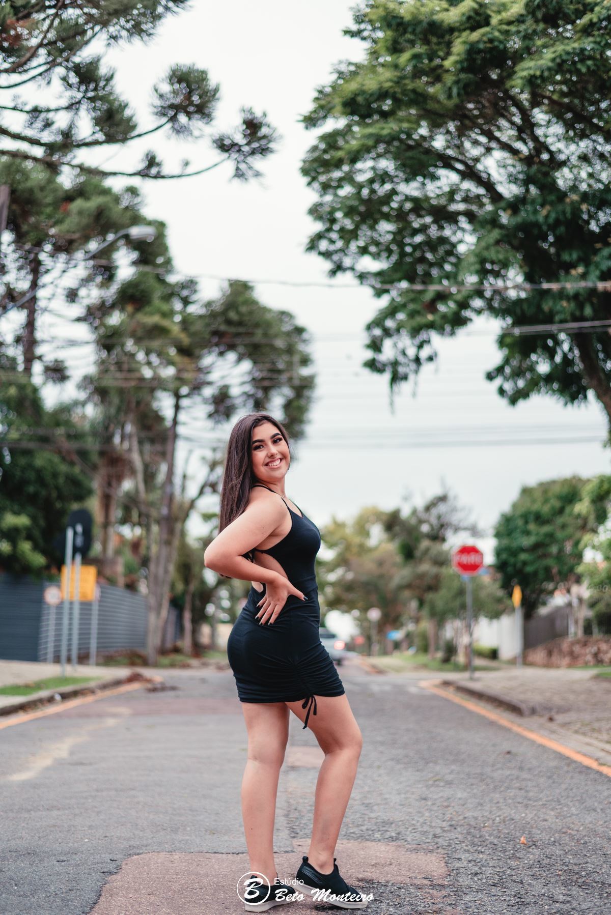 Aniversário de 15 anos - Foto e Filmagem - Debutante - Estúdio Beto Monteiro - Curitiba - fotografo de 15 anos - sessao de fotos - book de fotos - book de 15 anos - fotografa - book dos 15 - urbano - externo - street - Giovana - Giovana Toniolo - curitiba