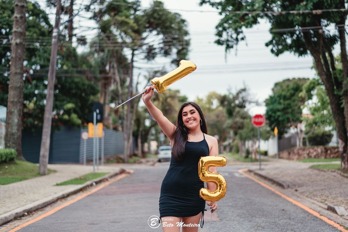 Aniversário de 15 anos - Foto e Filmagem - Debutante - Estúdio Beto Monteiro - Curitiba - fotografo de 15 anos - sessao de fotos - book de fotos - book de 15 anos - fotografa - book dos 15 - urbano - externo - street - Giovana - Giovana Toniolo - curitiba