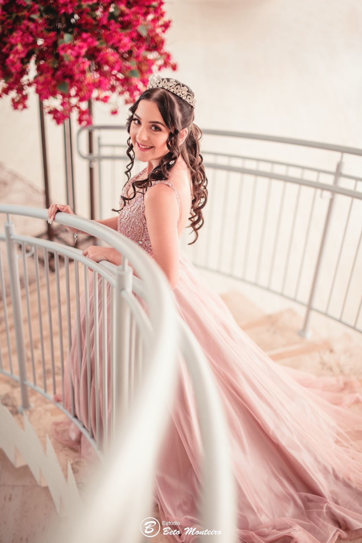 Aniversário de 15 anos - Foto e Filmagem - Debutante - Estúdio Beto Monteiro - Curitiba - fotografo de 15 anos - fotógrafa - sessão de fotos - book de fotos - book de 15 anos - fotografo - chácara ienkot - vestido de debutante - Maria Eduarda Rossato
