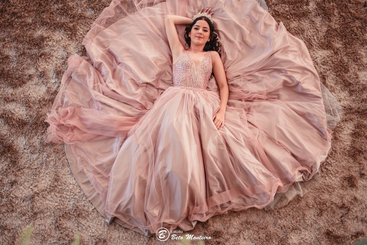 Aniversário de 15 anos - Foto e Filmagem - Debutante - Estúdio Beto Monteiro - Curitiba - fotografo de 15 anos - fotógrafa - sessão de fotos - book de fotos - book de 15 anos - fotografo - chácara ienkot - vestido de debutante - Maria Eduarda Rossato
