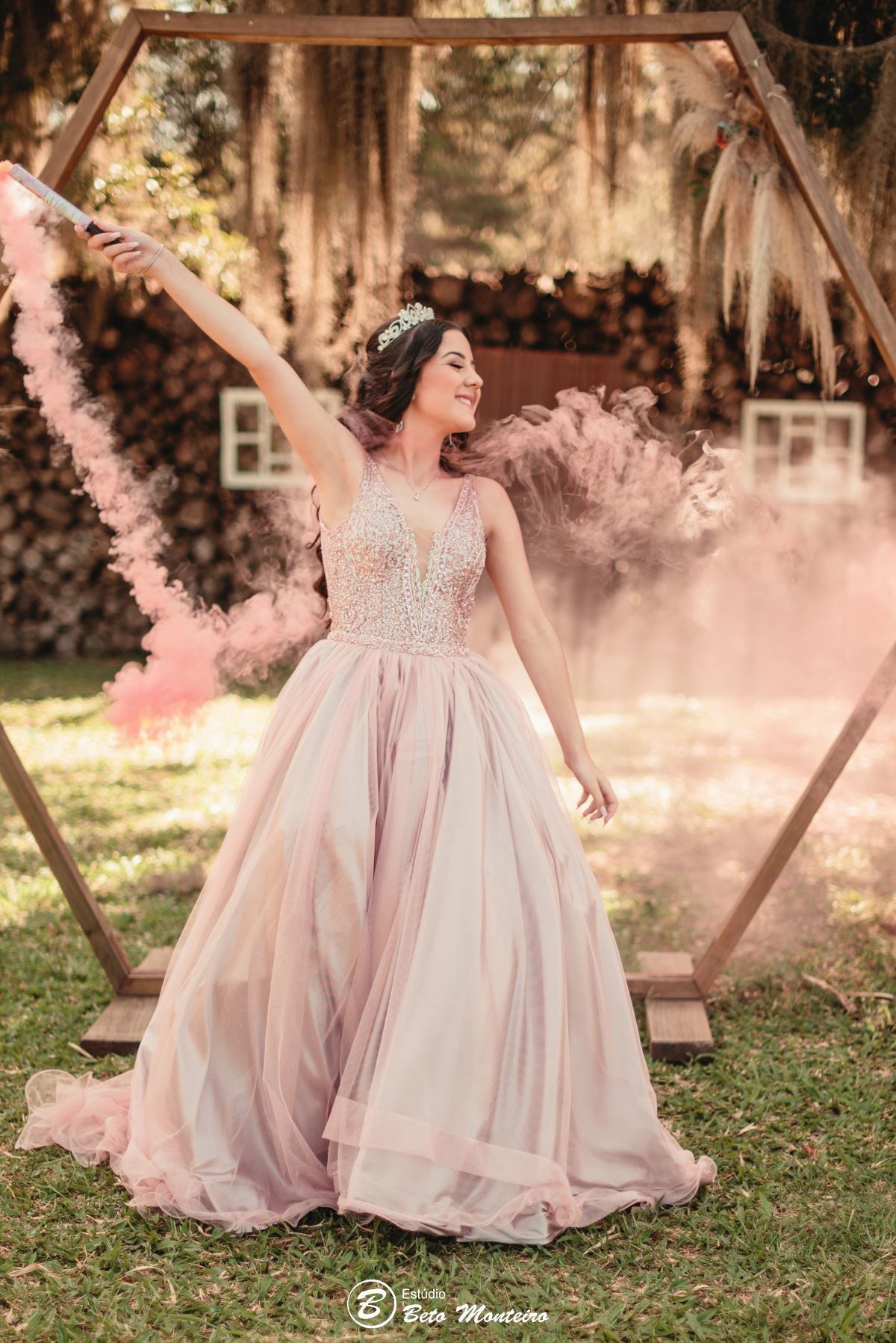 Aniversário de 15 anos - Foto e Filmagem - Debutante - Estúdio Beto Monteiro - Curitiba - fotografo de 15 anos - fotógrafa - sessão de fotos - book de fotos - book de 15 anos - fotografo - chácara ienkot - vestido de debutante - Maria Eduarda Rossato