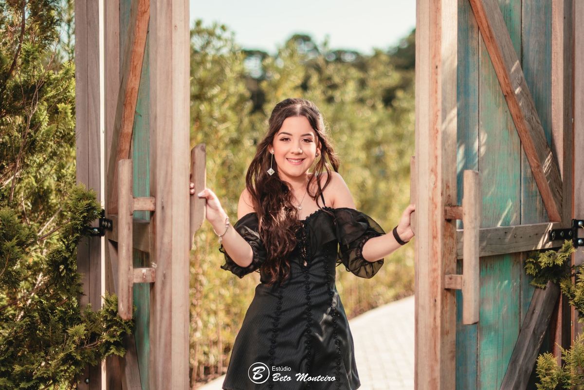 Aniversário de 15 anos - Foto e Filmagem - Debutante - Estúdio Beto Monteiro - Curitiba - fotografo de 15 anos - fotógrafa - sessão de fotos - book de fotos - book de 15 anos - fotografo - chácara ienkot - vestido de debutante - Maria Eduarda Rossato
