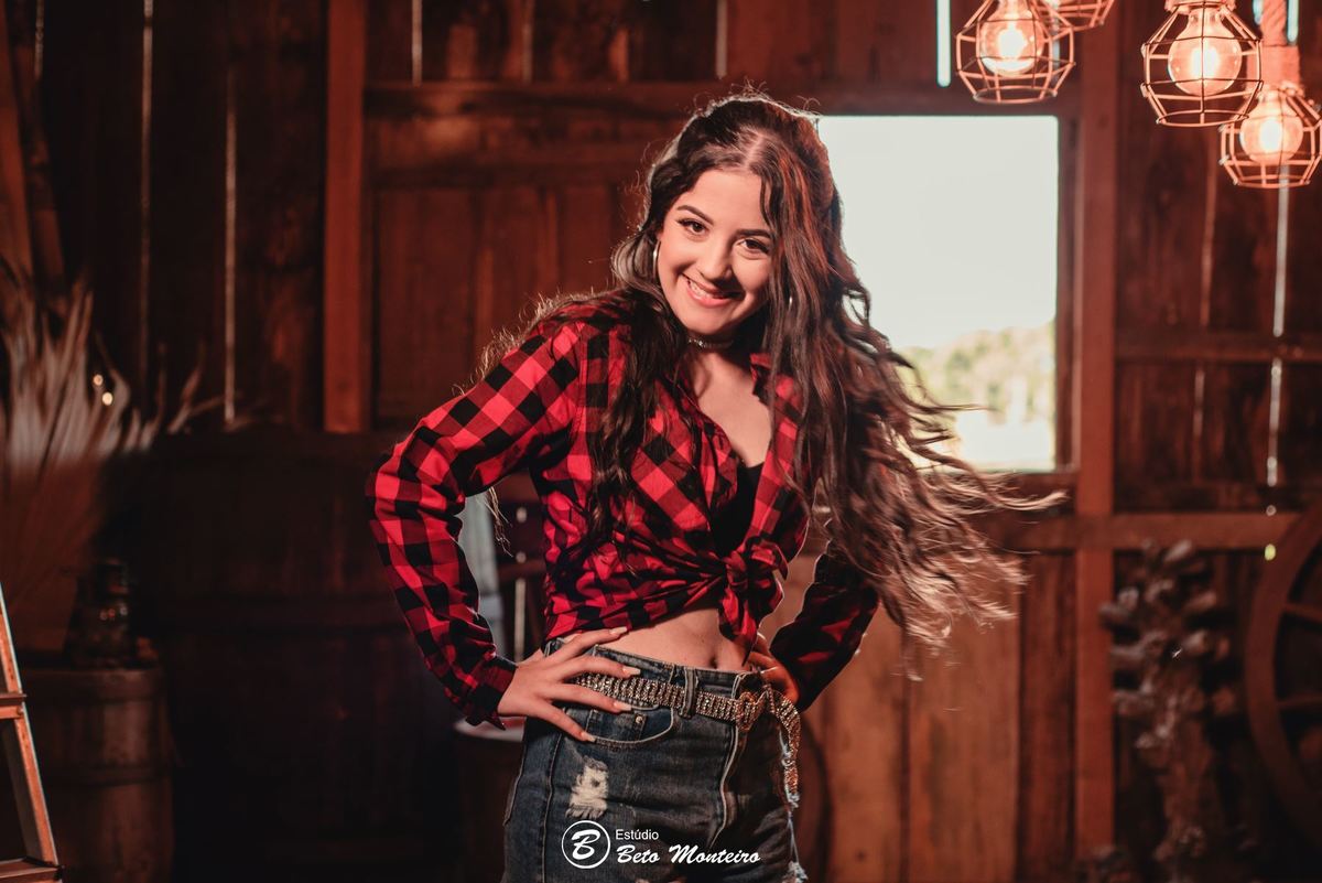 Aniversário de 15 anos - Foto e Filmagem - Debutante - Estúdio Beto Monteiro - Curitiba - fotografo de 15 anos - fotógrafa - sessão de fotos - book de fotos - book de 15 anos - fotografo - chácara ienkot - vestido de debutante - Maria Eduarda Rossato