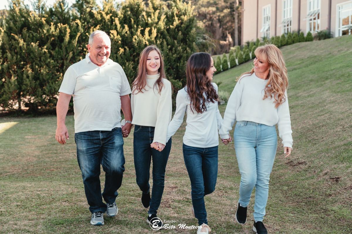 Aniversário de 15 anos - Foto e Filmagem - Debutante - Estúdio Beto Monteiro - Curitiba - fotografo de 15 anos - fotógrafa - sessão de fotos - book de fotos - book de 15 anos - chácara ienkot - vestido de debutante - Mariana