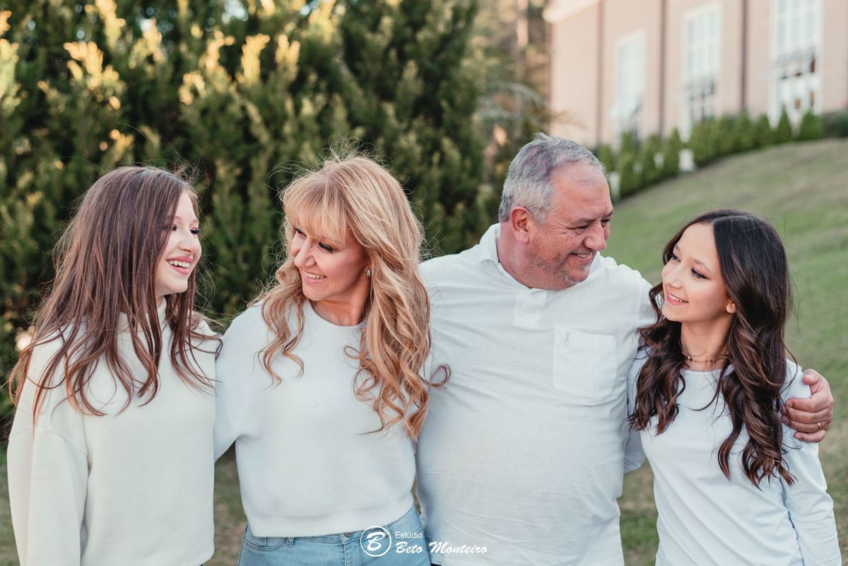 Aniversário de 15 anos - Foto e Filmagem - Debutante - Estúdio Beto Monteiro - Curitiba - fotografo de 15 anos - fotógrafa - sessão de fotos - book de fotos - book de 15 anos - chácara ienkot - vestido de debutante - Mariana