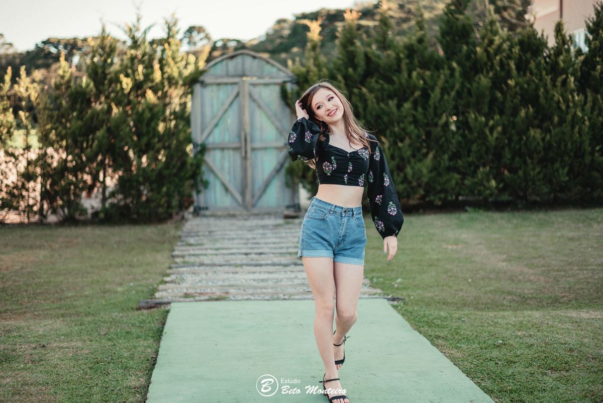 Aniversário de 15 anos - Foto e Filmagem - Debutante - Estúdio Beto Monteiro - Curitiba - fotografo de 15 anos - fotógrafa - sessão de fotos - book de fotos - book de 15 anos - chácara ienkot - vestido de debutante - Mariana