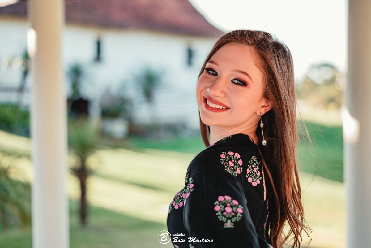 Aniversário de 15 anos - Foto e Filmagem - Debutante - Estúdio Beto Monteiro - Curitiba - fotografo de 15 anos - fotógrafa - sessão de fotos - book de fotos - book de 15 anos - chácara ienkot - vestido de debutante - Mariana