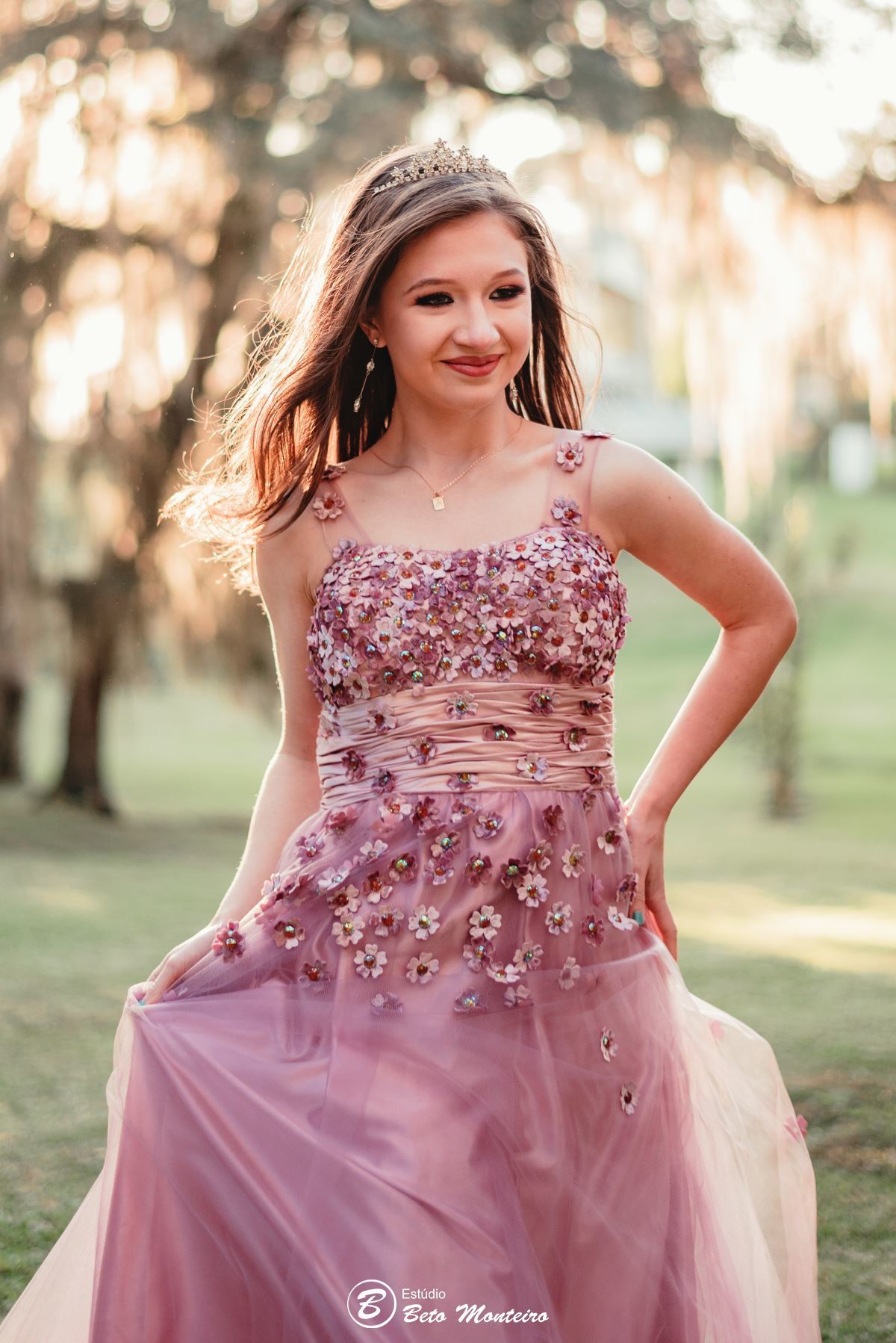 Aniversário de 15 anos - Foto e Filmagem - Debutante - Estúdio Beto Monteiro - Curitiba - fotografo de 15 anos - fotógrafa - sessão de fotos - book de fotos - book de 15 anos - chácara ienkot - vestido de debutante - Mariana