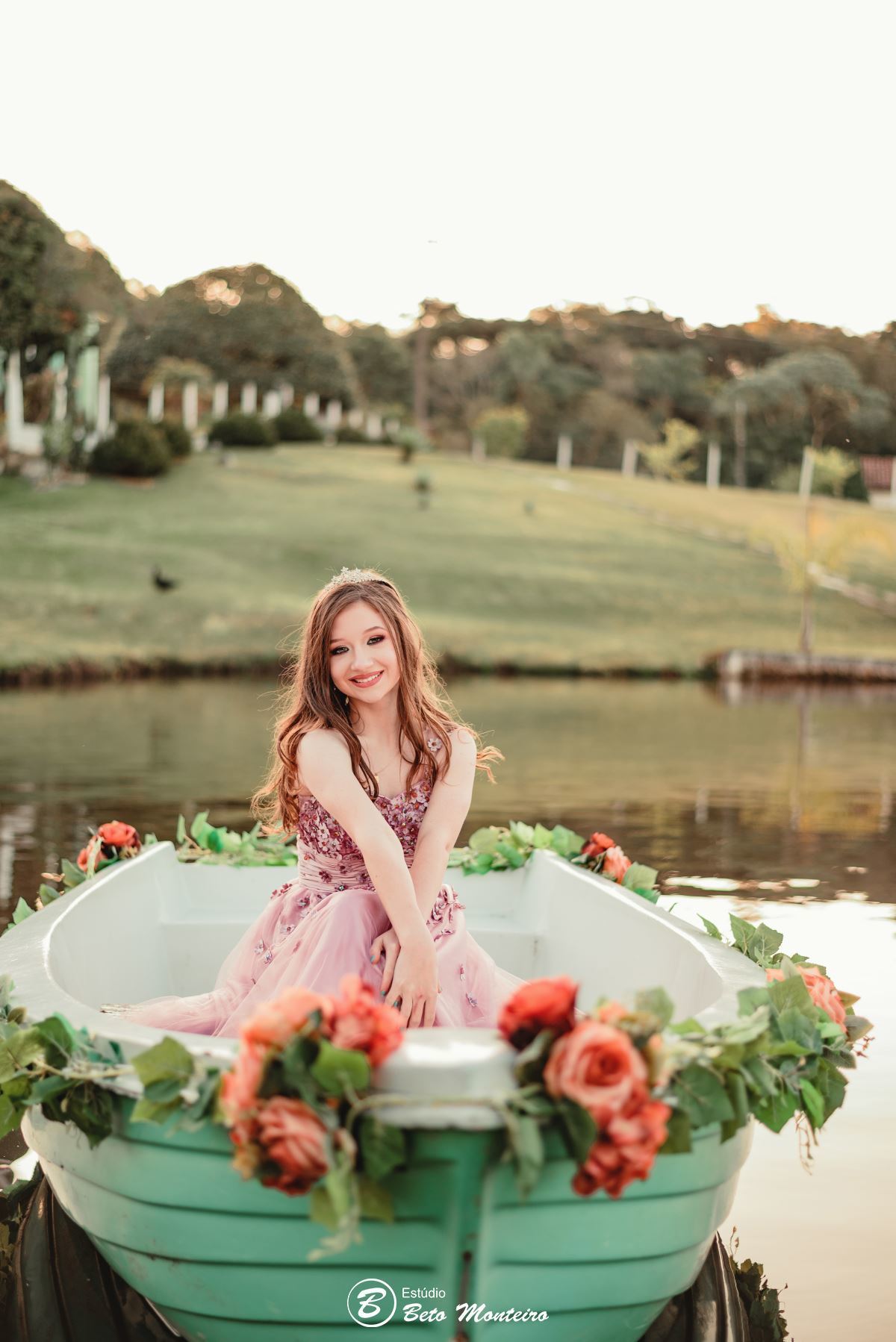 Aniversário de 15 anos - Foto e Filmagem - Debutante - Estúdio Beto Monteiro - Curitiba - fotografo de 15 anos - fotógrafa - sessão de fotos - book de fotos - book de 15 anos - chácara ienkot - vestido de debutante - Mariana