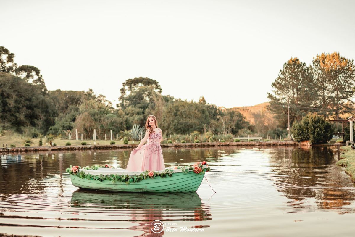 Aniversário de 15 anos - Foto e Filmagem - Debutante - Estúdio Beto Monteiro - Curitiba - fotografo de 15 anos - fotógrafa - sessão de fotos - book de fotos - book de 15 anos - chácara ienkot - vestido de debutante - Mariana