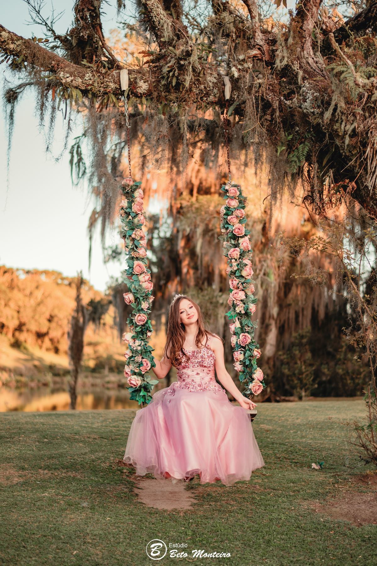 Aniversário de 15 anos - Foto e Filmagem - Debutante - Estúdio Beto Monteiro - Curitiba - fotografo de 15 anos - fotógrafa - sessão de fotos - book de fotos - book de 15 anos - chácara ienkot - vestido de debutante - Mariana