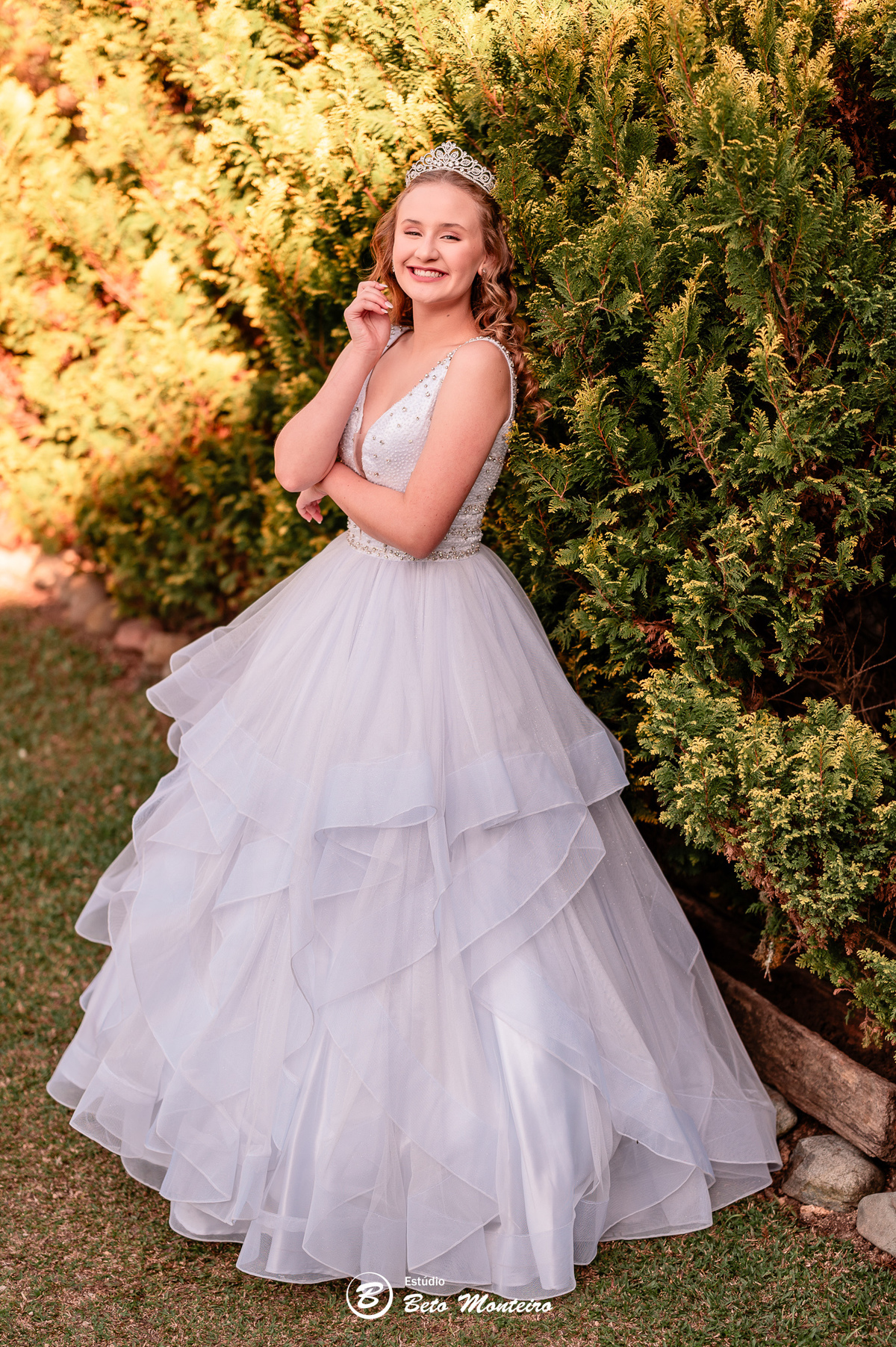 Aniversário de 15 anos - Foto e Filmagem - Debutante - Estúdio Beto Monteiro - Curitiba - fotografo de 15 anos - fotógrafa - sessão de fotos - book de fotos - book de 15 anos - chácara ienkot - vestido de debutante - Fabíola