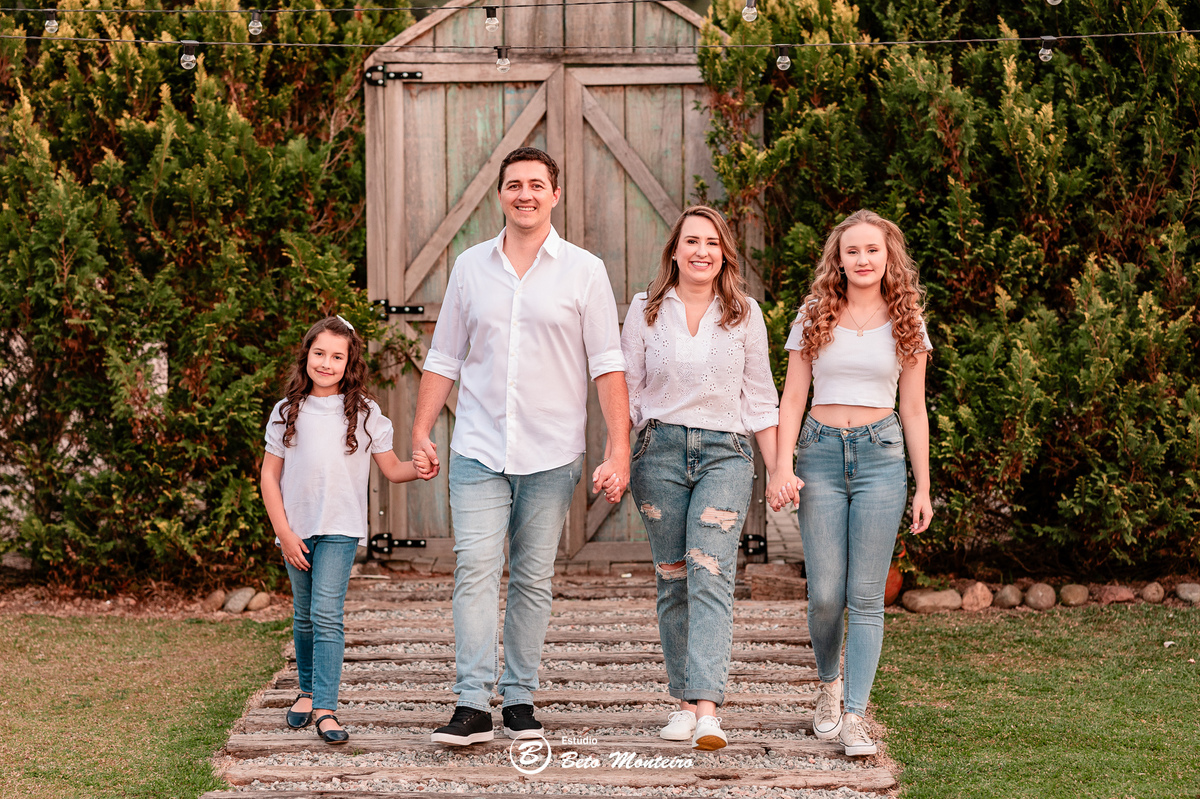 Aniversário de 15 anos - Foto e Filmagem - Debutante - Estúdio Beto Monteiro - Curitiba - fotografo de 15 anos - fotógrafa - sessão de fotos - book de fotos - book de 15 anos - chácara ienkot - vestido de debutante - Fabíola