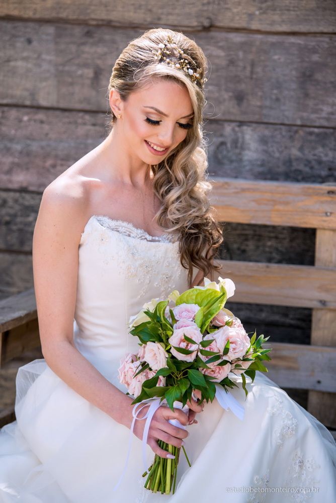 Lucrezia e Stefano fotografia em florenca italia europa - fotografo na europa - casamento europa - casal - noivo - noiva - wedding - estudio beto monteiro - noiva externa buque flores deck